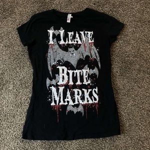 !! VINTAGE !! “i leave bite marks” tee
